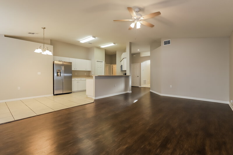 2,260/Mo, 10535 Salisbury St Riverview, FL 33569 Living Room View