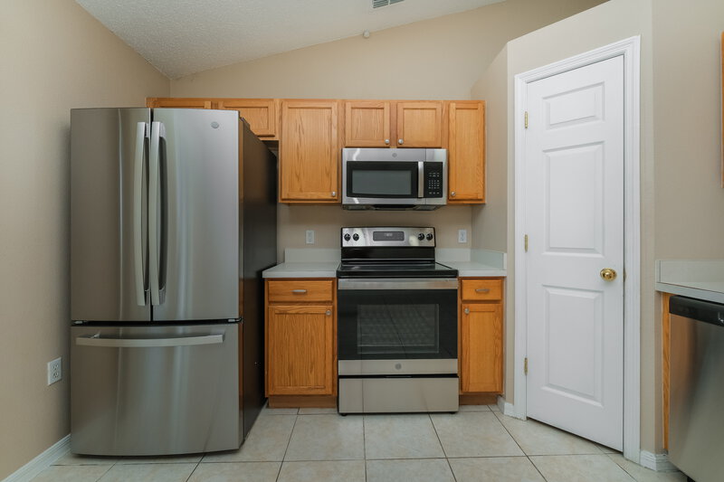 2,025/Mo, 11505 Ivy Flower Loop Riverview, FL 33578 Kitchen View