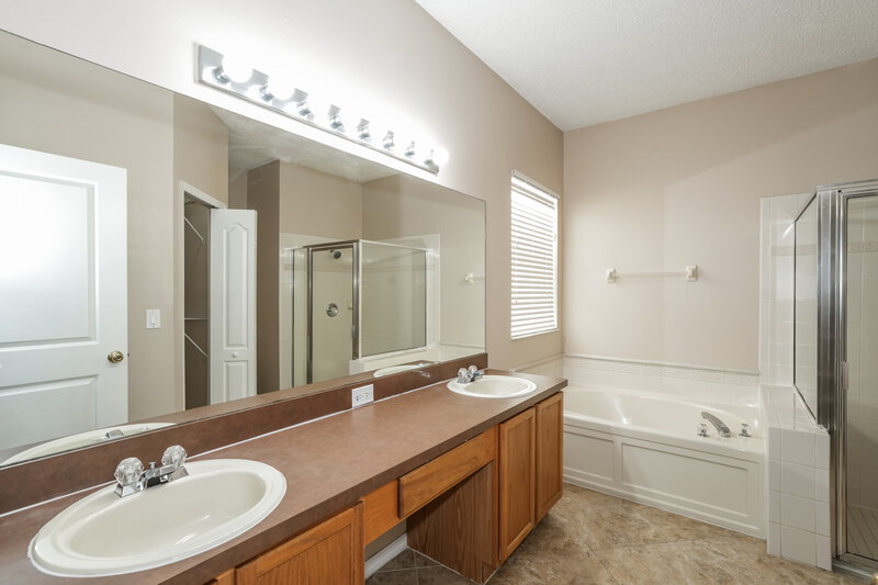 2,920/Mo, 1235 Brooke View Dr Odessa, FL 33556 Main Bathroom View