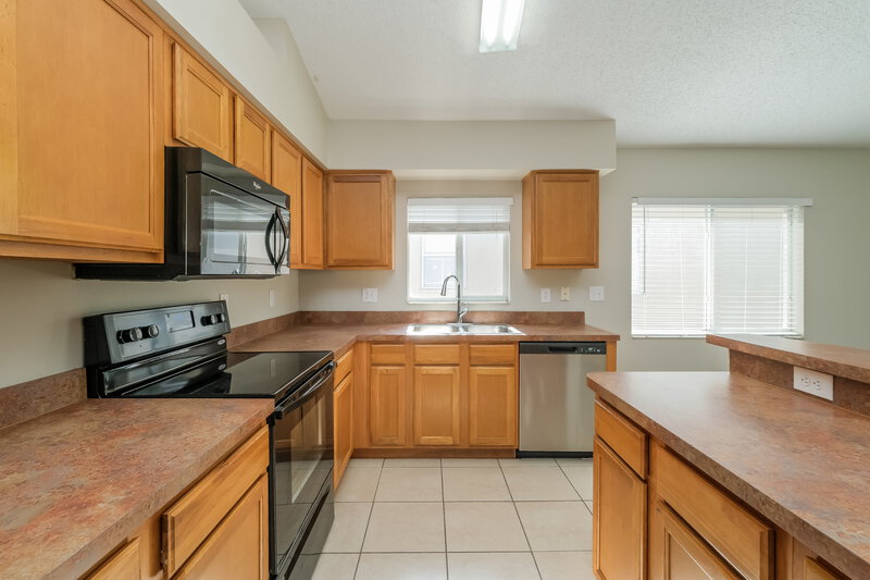 2,410/Mo, 3123 Summer House Dr Valrico, FL 33594 Kitchen View 2