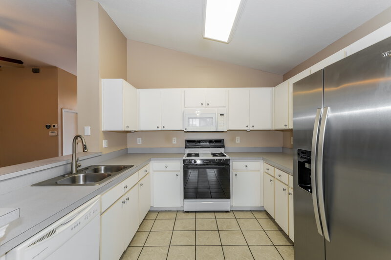 2,285/Mo, 1751 Hulett Dr Brandon, FL 33511 Kitchen View