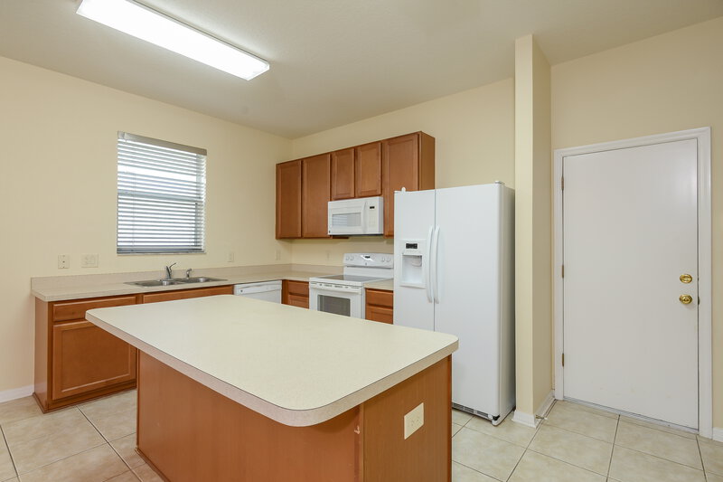 2,040/Mo, 9213 Lost Mill Dr Land O' Lakes, FL 34638 Kitchen View 2