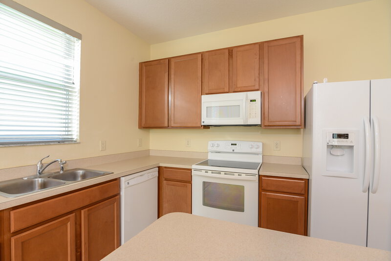 2,040/Mo, 9213 Lost Mill Dr Land O' Lakes, FL 34638 Kitchen View 3