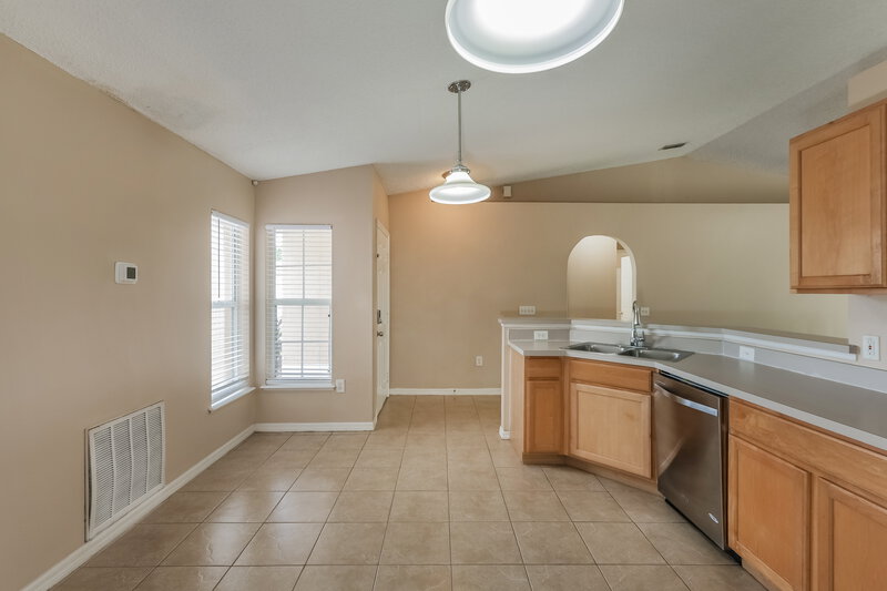 2,005/Mo, 703 Mountain Top Dr Valrico, FL 33594 Dining Room View 2