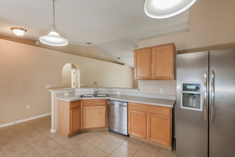 2,005/Mo, 703 Mountain Top Dr Valrico, FL 33594 Kitchen View 2