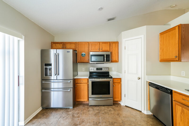 1,990/Mo, 6542 Tabogi Trl Wesley Chapel, FL 33545 Kitchen View 2