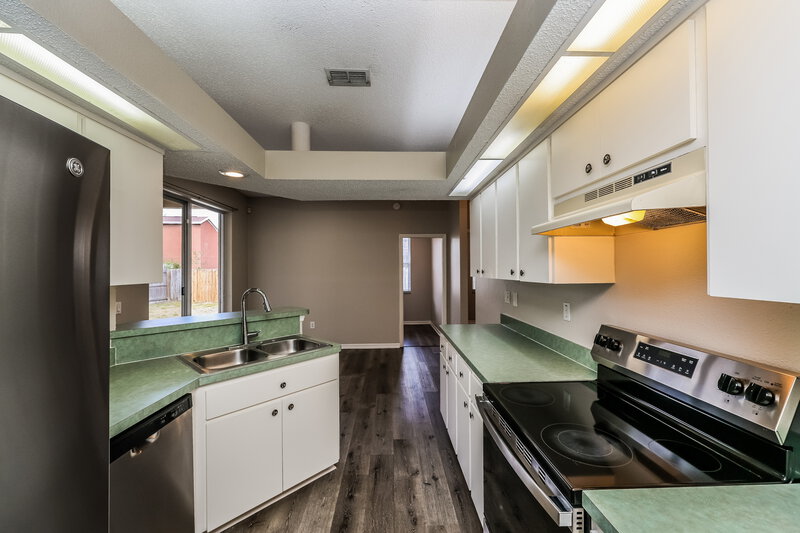 2,140/Mo, 7129 Captiva Cir New Port Richey, FL 34655 Kitchen View