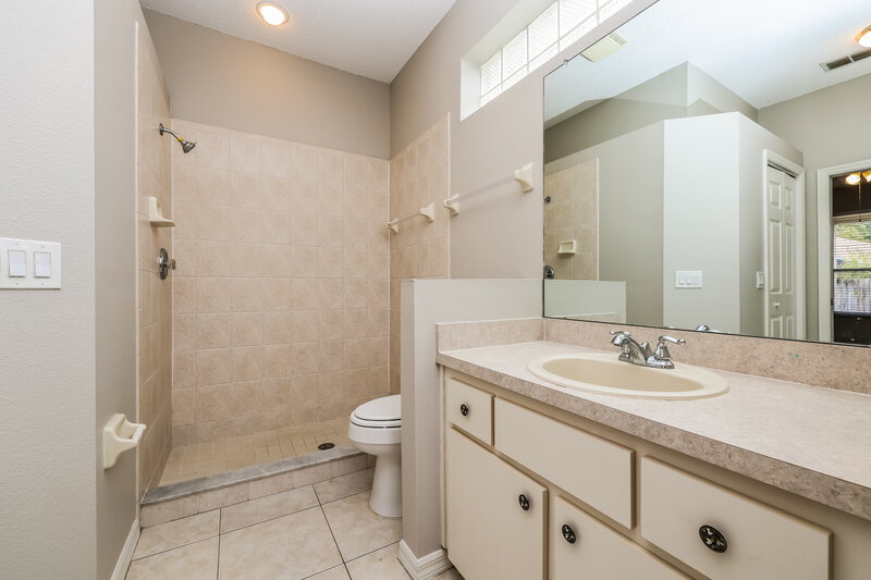 2,140/Mo, 7129 Captiva Cir New Port Richey, FL 34655 Main Bathroom View 2