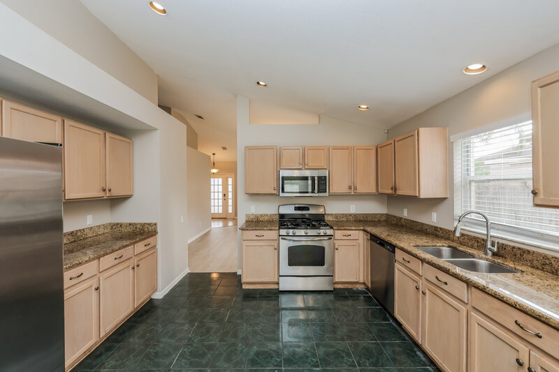 2,250/Mo, 29613 Morningmist Dr Wesley Chapel, FL 33543 Kitchen View