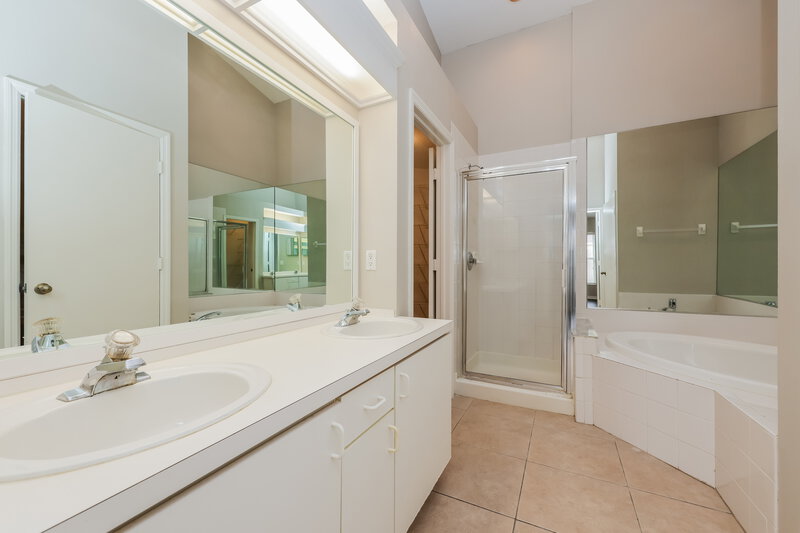 2,250/Mo, 29613 Morningmist Dr Wesley Chapel, FL 33543 Main Bathroom View