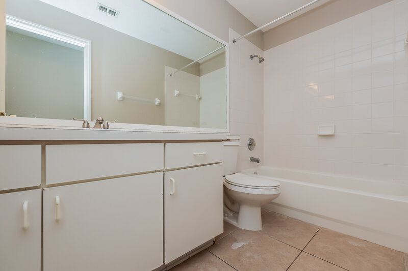 2,250/Mo, 29613 Morningmist Dr Wesley Chapel, FL 33543 Bathroom View