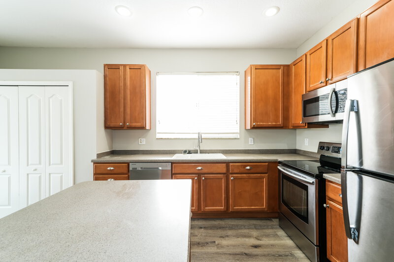 1,970/Mo, 18201 Holly Hills Way Tampa, FL 33647 Kitchen View