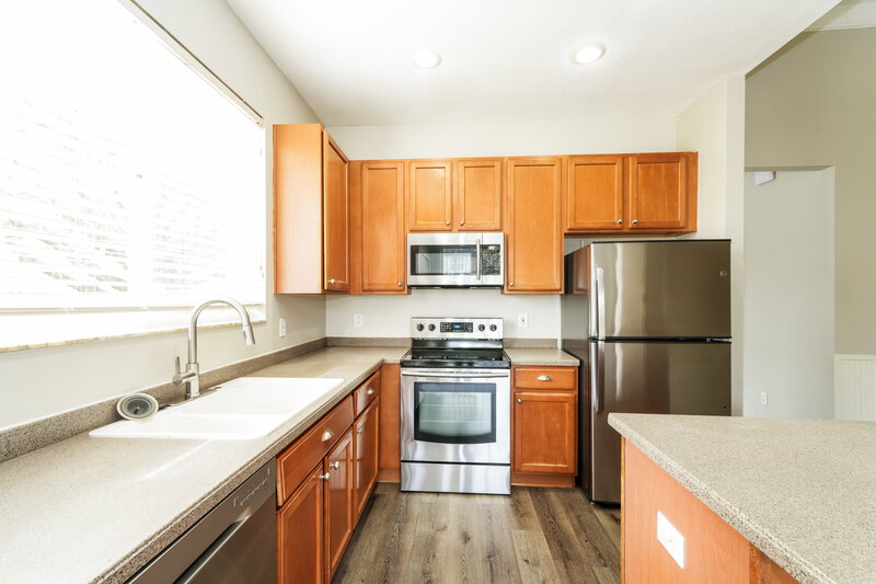 1,970/Mo, 18201 Holly Hills Way Tampa, FL 33647 Kitchen View 2