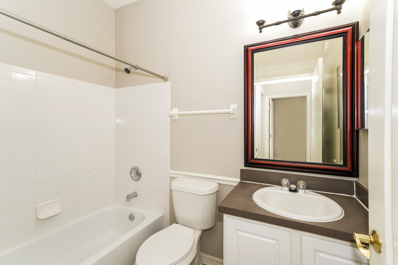 1,970/Mo, 18201 Holly Hills Way Tampa, FL 33647 Bathroom View