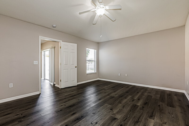 2,030/Mo, 30801 Tremont Dr Zephyrhills, FL 33543 Main Bedroom View