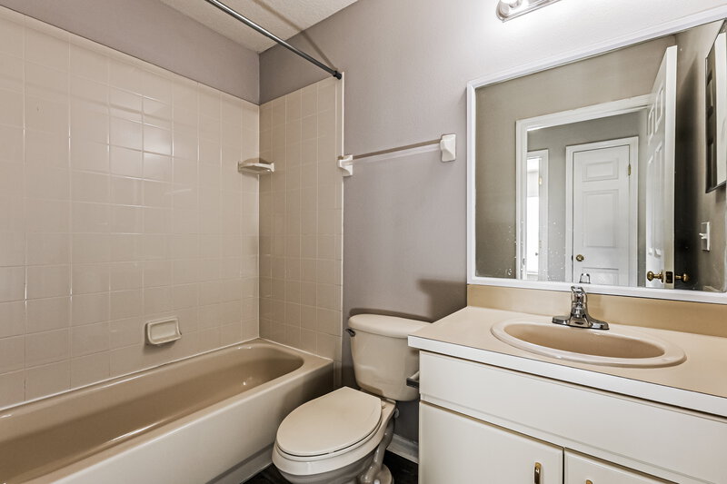 2,030/Mo, 30801 Tremont Dr Zephyrhills, FL 33543 Bathroom View