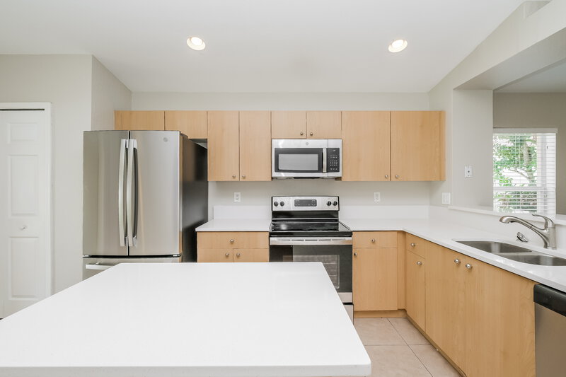 1,915/Mo, 11431 Bay Gardens Loop Riverview, FL 33569 Kitchen View