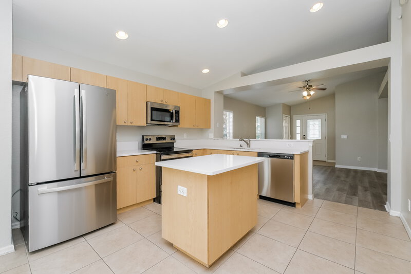 1,915/Mo, 11431 Bay Gardens Loop Riverview, FL 33569 Kitchen View 2