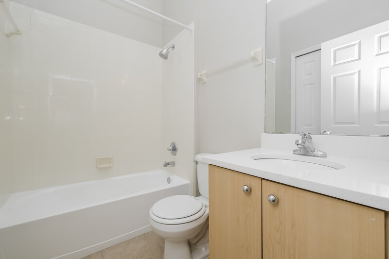 1,915/Mo, 11431 Bay Gardens Loop Riverview, FL 33569 Bathroom View
