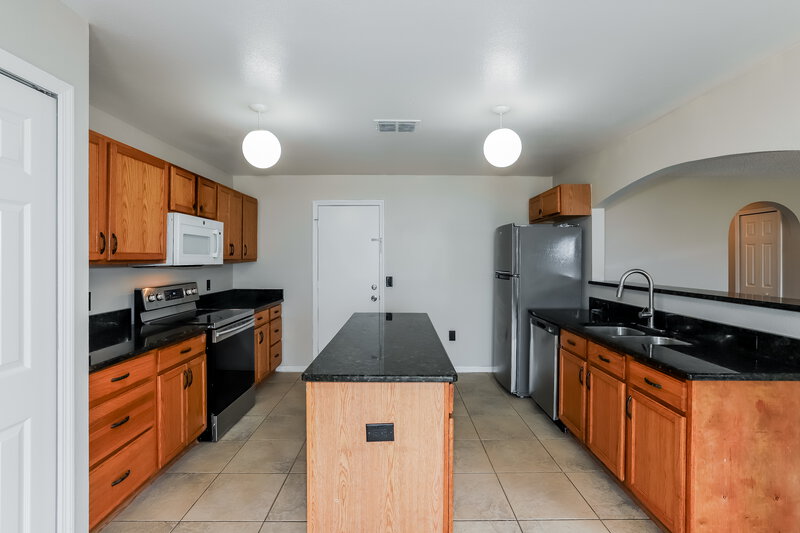 2,305/Mo, 11328 Ivy Flower Loop Riverview, FL 33578 Kitchen View
