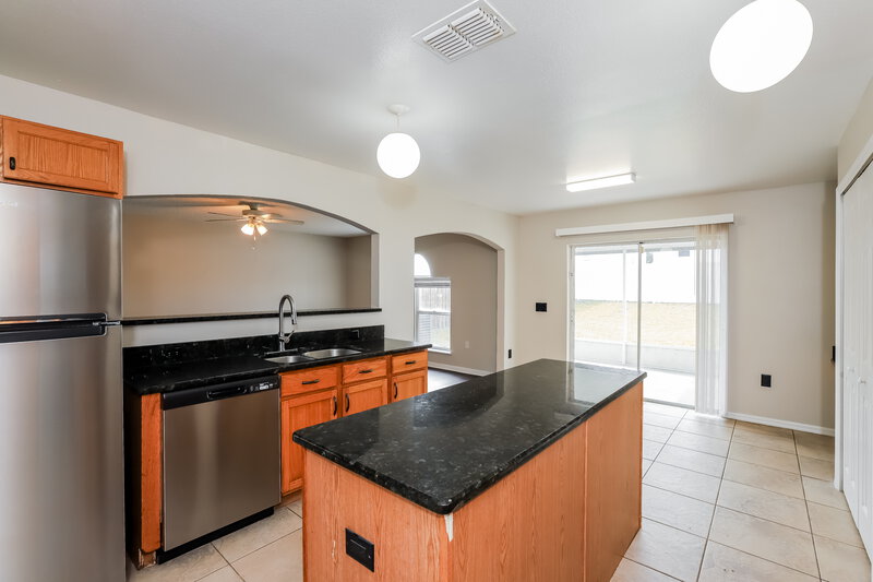 2,305/Mo, 11328 Ivy Flower Loop Riverview, FL 33578 Kitchen View 2