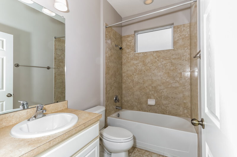 3,320/Mo, 808 College Chase Dr Ruskin, FL 33570 Bathroom View