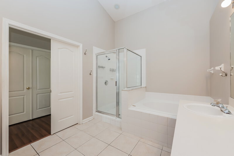 2,270/Mo, 5920 Count Turf Ln Wesley Chapel, FL 33544 Main Bathroom View