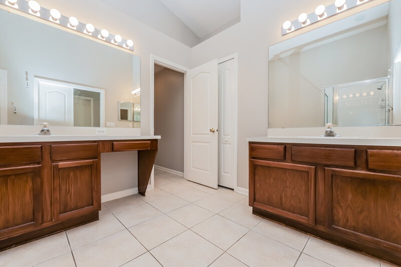 2,270/Mo, 5920 Count Turf Ln Wesley Chapel, FL 33544 Main Bathroom View 2