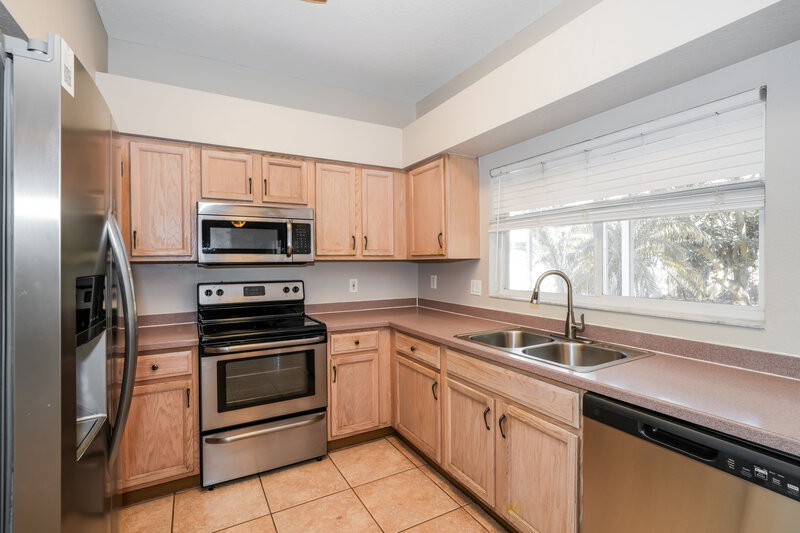 2,390/Mo, 10902 Capstan Lake Dr Riverview, FL 33579 Kitchen View
