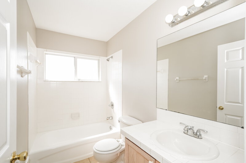 2,390/Mo, 10902 Capstan Lake Dr Riverview, FL 33579 Bathroom View