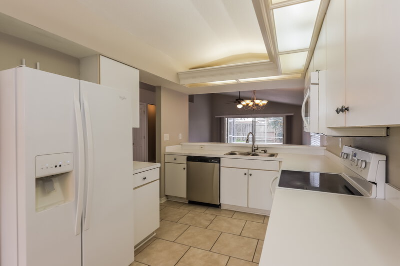 2,095/Mo, 1512 Wakefield Dr Brandon, FL 33511 Kitchen View