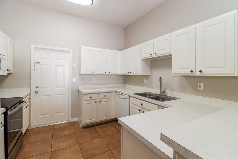 2,445/Mo, 1273 Blackrush Dr Tarpon Springs, FL 34689 Kitchen View