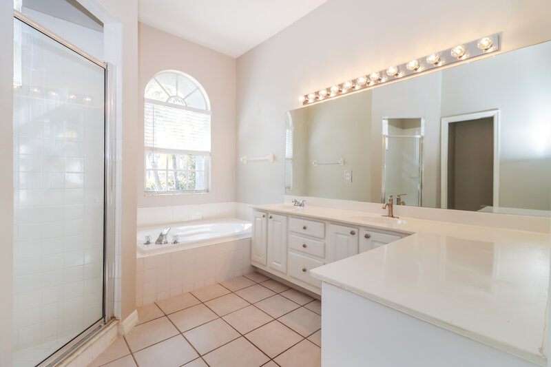 2,445/Mo, 1273 Blackrush Dr Tarpon Springs, FL 34689 Main Bathroom View