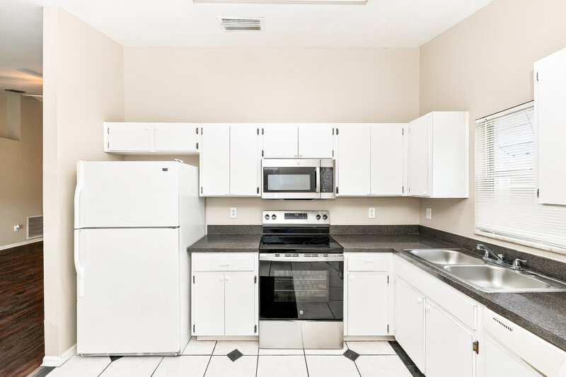 2,080/Mo, 123 Lookout Dr Apollo Beach, FL 33572 Kitchen View