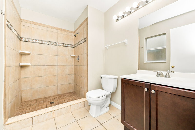 2,080/Mo, 123 Lookout Dr Apollo Beach, FL 33572 Primary Bathroom View
