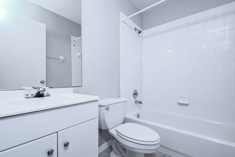 1,945/Mo, 123 Lookout Dr Apollo Beach, FL 33572 Bathroom View