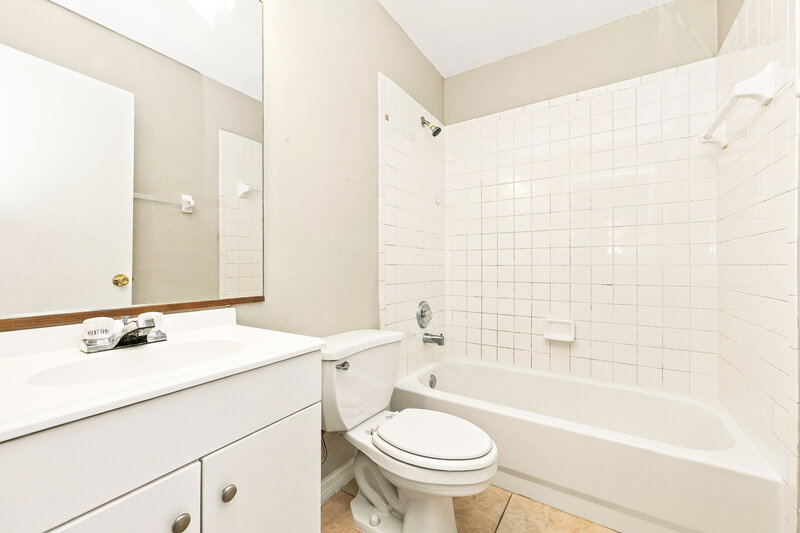 2,080/Mo, 123 Lookout Dr Apollo Beach, FL 33572 Bathroom View