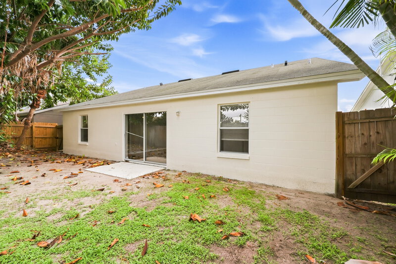 2,080/Mo, 123 Lookout Dr Apollo Beach, FL 33572 Rear View