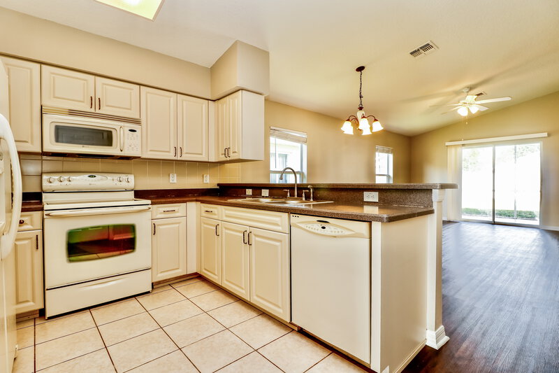 2,220/Mo, 7702 Prospect Hill Cir New Port Richey, FL 34654 Kitchen View 4
