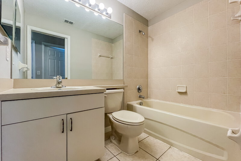 2,220/Mo, 7702 Prospect Hill Cir New Port Richey, FL 34654 Bathroom View
