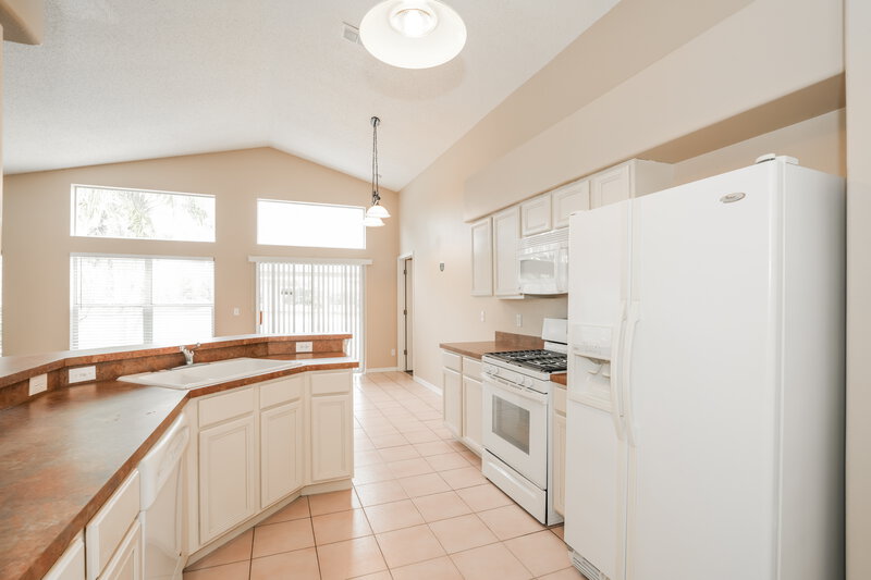 2,240/Mo, 1600 Maximilian Dr Wesley Chapel, FL 33543 Kitchen View 2