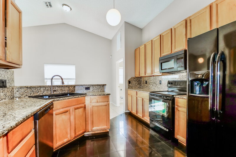 2,265/Mo, 1546 River Oaks Dr Tarpon Springs, FL 34689 Kitchen View