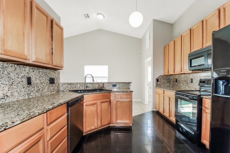 2,265/Mo, 1546 River Oaks Dr Tarpon Springs, FL 34689 Kitchen View 2