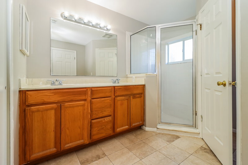 2,265/Mo, 1546 River Oaks Dr Tarpon Springs, FL 34689 Main Bathroom View