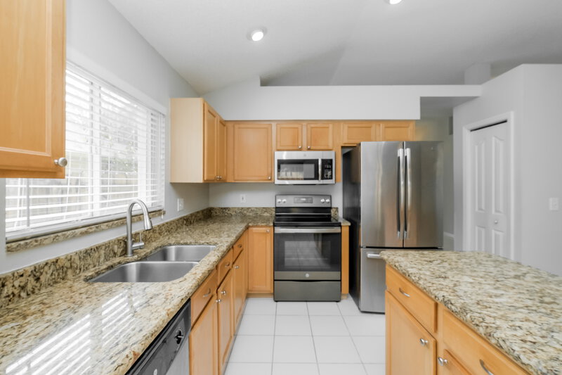3,790/Mo, 1505 Scotch Pine Drive Brandon, FL 33511 Kitchen View