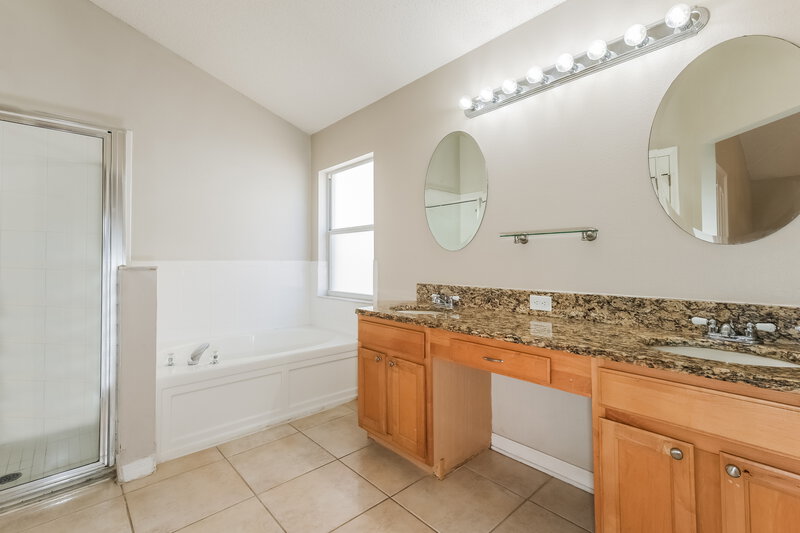 2,390/Mo, 1505 Scotch Pine Drive Brandon, FL 33511 Main Bathroom View