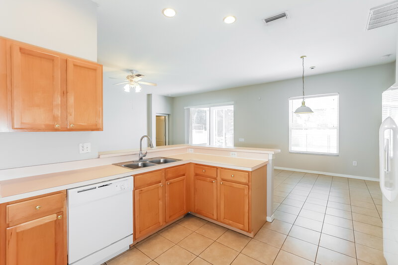 2,650/Mo, 22135 Red Jacket Ln Land O' Lakes, FL 34639 Kitchen View 2
