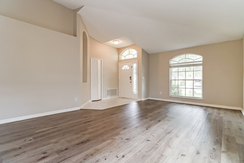 2,575/Mo, 4846 Ridgemoor Cir Palm Harbor, FL 34685 Living Room View 4
