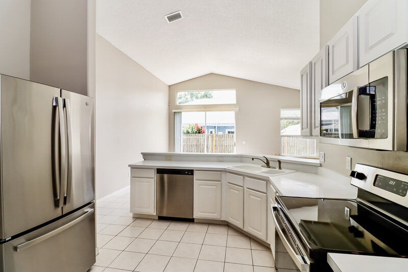 2,575/Mo, 4846 Ridgemoor Cir Palm Harbor, FL 34685 Kitchen View