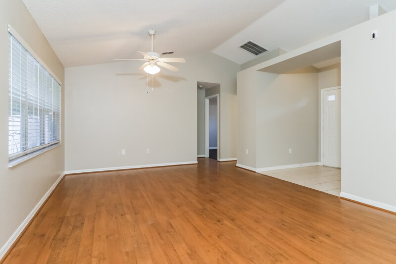 2,035/Mo, 4519 Weasel Dr New Port Richey, FL 34653 Living Room View 2